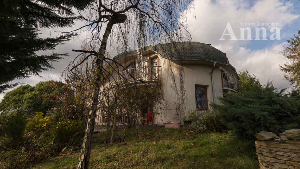 Atypický RD s veľkým pozemkom a  krásnym výhľadom - Limbach