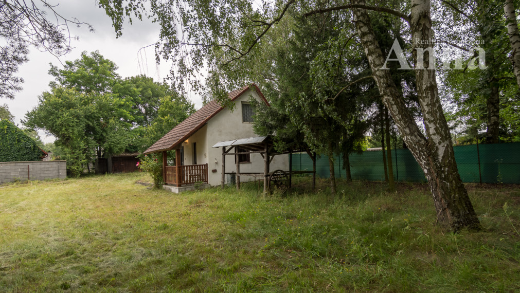 Chata s veľkým stavebným pozemkom - Bílkove Humence